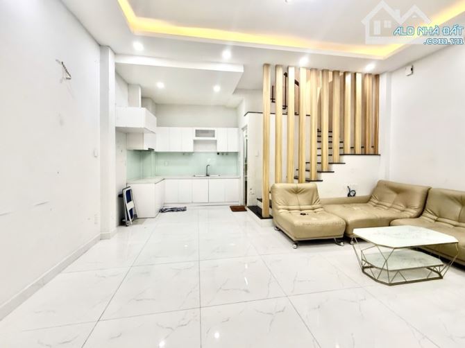 Nhà sổ riêng 4 tầng, ngang 5.7m, 4pn, phú nhuận