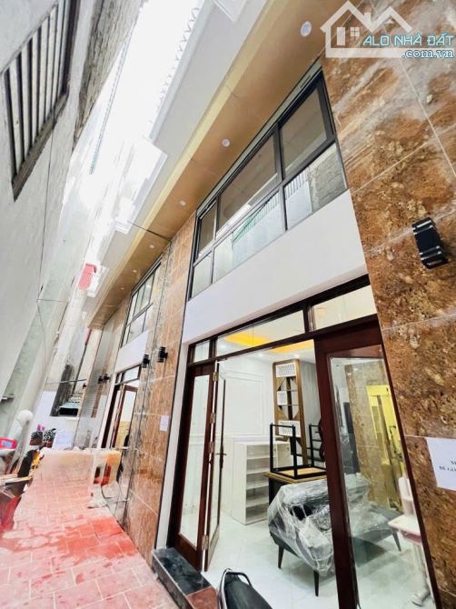 NHÀ MỚI KÍNH KOONG CỔ NHUẾ, 6 TẦNG THANG MÁY DT 40M, Ô TÔ GẦN NHÀ.