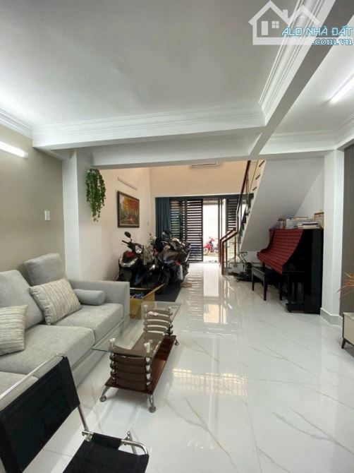 Bán nhà HXH, Trịnh Đình Trọng, Tân Phú, 5 tầng, 50m2, đẹp long lanh, giá 8.16 tỷ TL