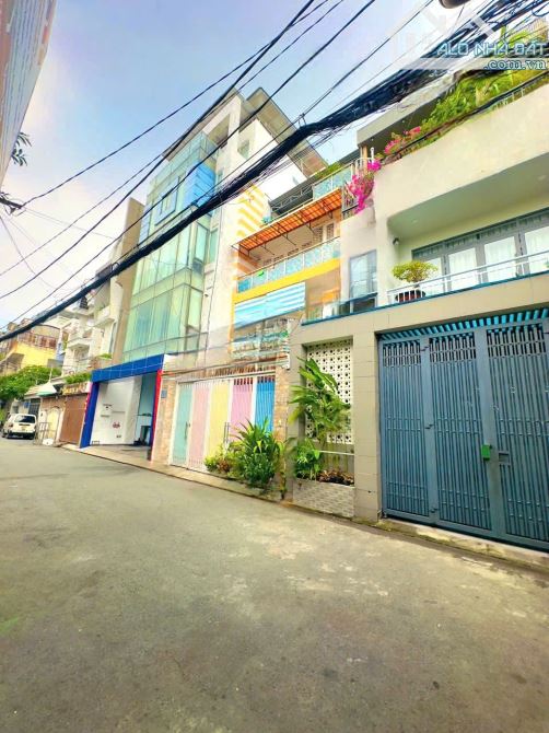 Bán Nhà Đẹp Gần Sân Bay, 6x20m, 120m2, 3 Tầng, Full Nội Thất, Chỉ 21 Tỷ