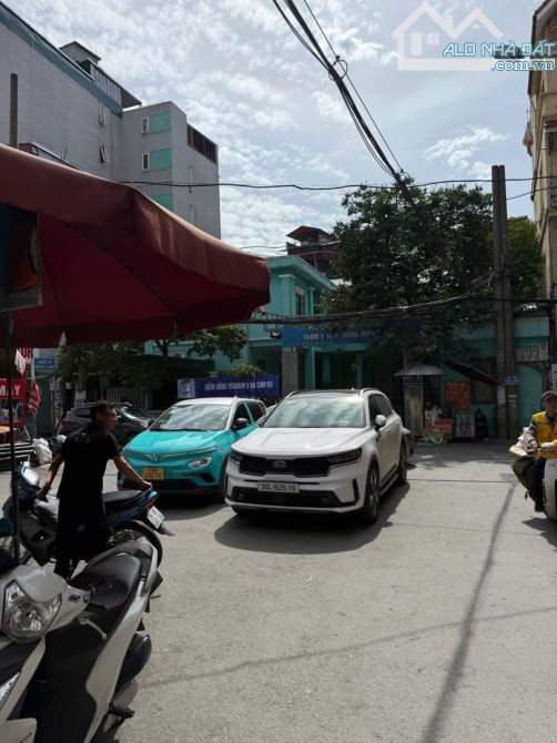 Bán CCMN Siêu Vị Trí tại Dịch Vọng - 7 Tầng Thang Máy - 12pkk - Dòng tiền 80tr/tháng - Giá