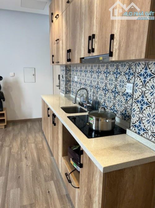 Căn Hộ 8 Tầng Full Nội Thất – View Hồ Tây – Giá Chỉ 19.9 Tỷ!!