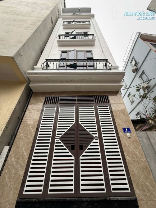 Nhà đẹp Lai Xá phân lô ô tô 45m 5 tầng mặt tiền 4,1m giá bán 7,15 tỷ