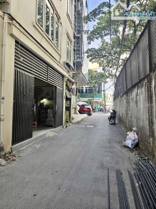 BÁN ĐẤT TẶNG NHÀ HOÀNG QUỐC VIỆT DT 96M2 MẶT TIỀN 10M - NGÕ Ô TÔ - GIÁ CHÀO 35 TỶ
