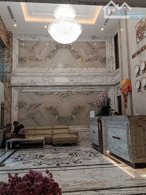 Chủ ngộp Bank giảm 50 Tỷ - Khách Sạn MP Cổ 360m2 x MT 12m - 930 tỷ - cho thuê 50 tỷ/năm