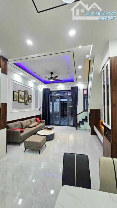 Chỉ 2 tỷ 380tr nhà 1tr 1 lầu shr có hoàn công cách GÒ HƯU khoảng 200m.. Hẻm 4m thông - 1