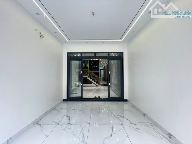 Nhà 4 tầng thang máy mặt đường Phủ Thượng Đoạn - 80m2 - Vỉa hè rộng - 1
