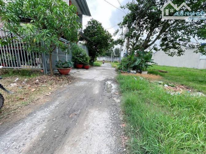 bán lô đất 90m2- thị trấn đức hòa- long an- gần trường đại học tân tạo - 1