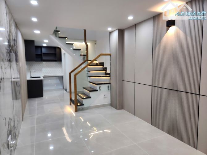 BÁN GẤP NHÀ ĐẸP GIÁ 3 TỈ 9 KHU DÂN CƯ TẠi Q4 VỊ TRÍ 1/ CÁCH MẶT TIỀN 2 CĂN - 1