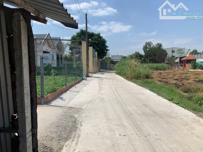 BÁN DÃY TRỌ , HÓC MÔN , THU NHẬP 26 TRIỆU /THÁNG , 702M2 THỔ CƯ , SỔ HỒNG RIÊNG - 1