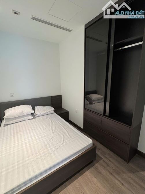 Cho thuê căn hộ 2PN, 82m2, giá tốt tại The Gloria, Nguyên Hồng, Đống Đa, Hà Nội - 1