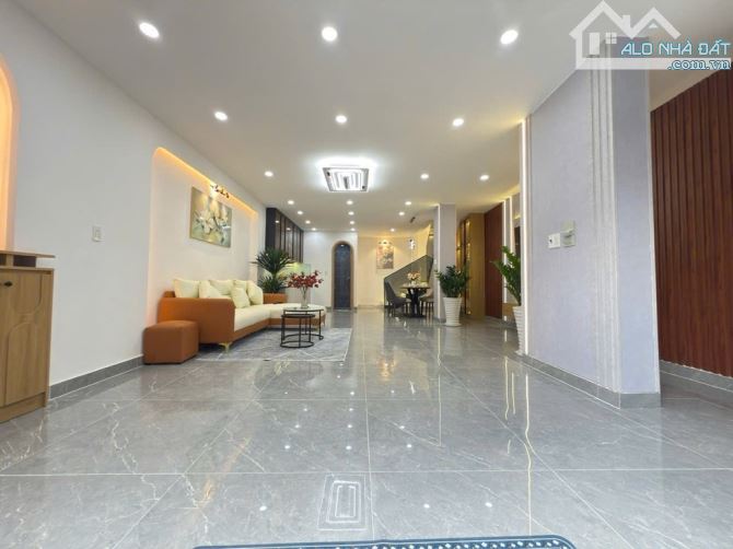 GẤP BÁN GIẢM CHÀO 200tr GIÁ MỚI 5,5 Tỷ CÒN BỚT  NHÀ 3 TẦNG HẺM XE HƠI THẠNH LỘC 37 QUẬN 12 - 1