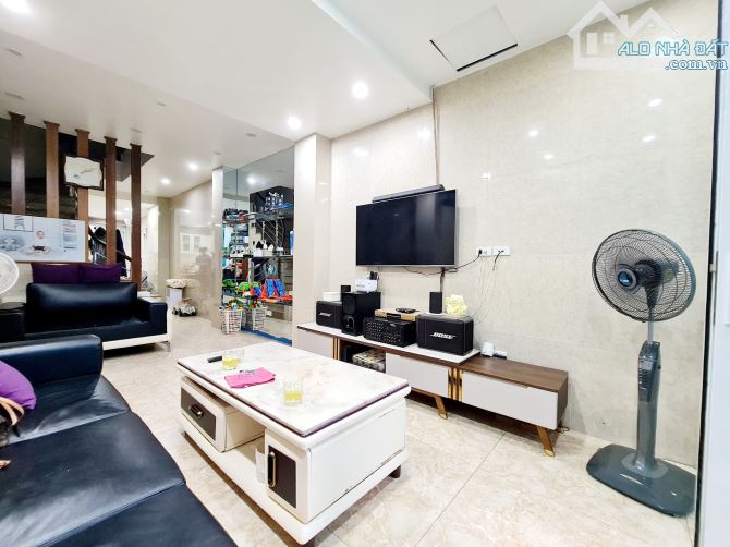 BÁN NHÀ GẦN ĐH KINH TẾ BÁCH KHOA XÂY DỰNG, NGÕ Ô TÔ TRÁNH – 2 THOÁNG DT75m2 GIÁ 17.8 TỶ - 1