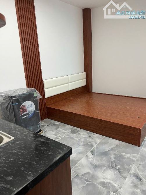 Tòa nhà_Long Biên_ 12 phòng khép kín _7 Tầng thang máy -500tr/1 năm - 1