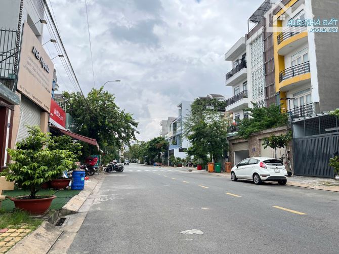 Đất mặt tiền đường 494 - GPXD 5 tầng + hầm