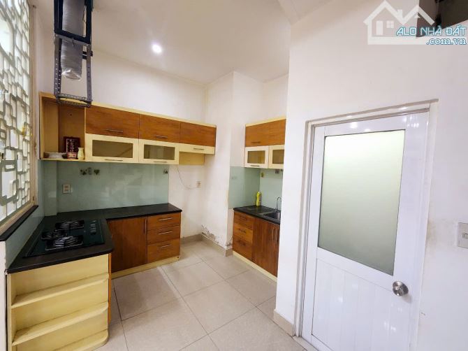 Bán nhà Nguyễn Thị Tần Q8 (5x10) - Nhà đẹp sân thượng, hẻm rộng ngay chợ Rạch Ông - 1