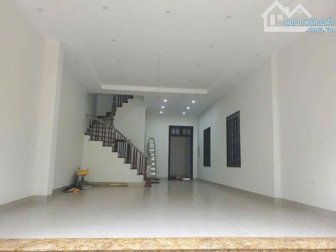 NHÀ HỮU HÒA  Ô TÔ TRÁNH  THANG MÁY  GARA  Chỉ 6.4 tỷ  Diện tích 40m²  Thiết kế hiện đại - 1