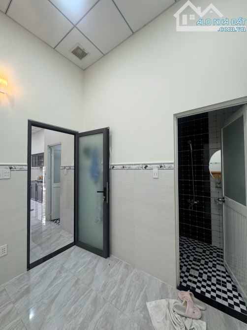 Bán nhà 70m2- Ngang 5.8M- 2 Phòng Ngủ. Đường Lã Xuân Oai, TNP A, sát TH Trương Văn Thành - 1