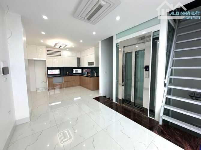 BÁN NHÀ PHÂN LÔ- Ô TÔ TRÁNH - HOÀNG QUỐC VIỆT - 60M2 - 7 TẦNG THANG MÁY - 5.2M MT - 25 TỶ - 1