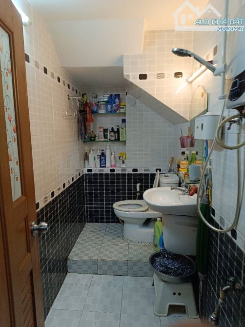 NHÀ MỚI Ở LIỀN QUẬN 6 SÁT MT LÒ GỐM GẦN CHỢ BÌNH TIÊN 64M2 3 TẦNG CHỈ 5.X TỶ - 1