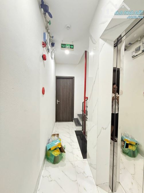 Bán CCMN Siêu Vị Trí tại Dịch Vọng - 7 Tầng Thang Máy - 12pkk - Dòng tiền 80tr/tháng - Giá - 1