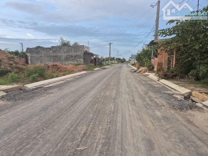 Bán đất đường nhựa 7x39m ,giá 2 tỷ 250 triệu ,thổ cư,  xã Hòa Khánh Đông, Đức Hòa, Long An - 1