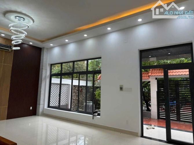 Bán biệt thự Nam Long Trần Trọng Cung DT 8*25 , 3 lầu , nội thất đẹp giá rẻ - 1
