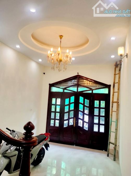 Nhà phân lô Ô tô Hoàng Cầu Đống Đa 56m 4T ở sướng Kinh doanh vỉa hè 26.5 tỷ - 1