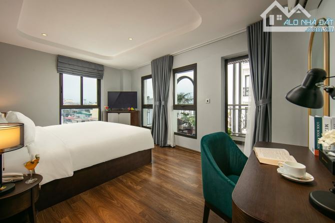 Chủ ngộp Bank giảm 50 Tỷ - Khách Sạn MP Cổ 360m2 x MT 12m - 930 tỷ - cho thuê 50 tỷ/năm