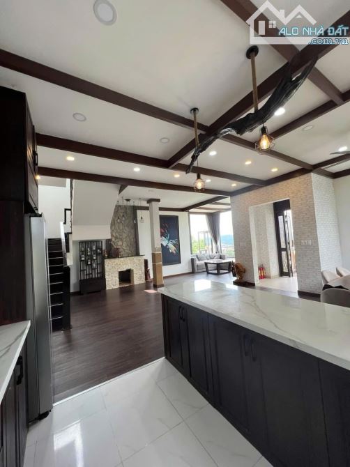Bán căn villa sân vườn view đẹp Nguyễn Siêu - p7 - Đà Lạt _ 421m²  2tang _6p ngủ _ 21.5ti - 12