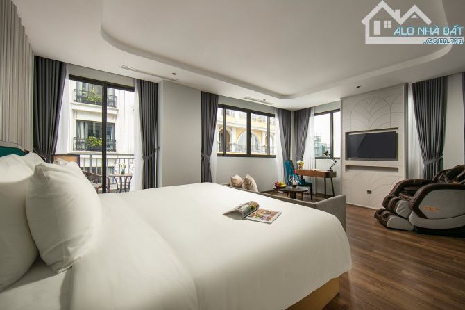 Chủ ngộp Bank giảm 50 Tỷ - Khách Sạn MP Cổ 360m2 x MT 12m - 930 tỷ - cho thuê 50 tỷ/năm