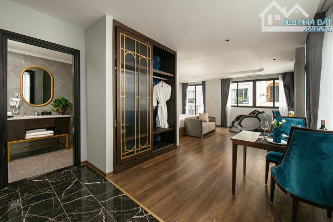 Chủ ngộp Bank giảm 50 Tỷ - Khách Sạn MP Cổ 360m2 x MT 12m - 930 tỷ - cho thuê 50 tỷ/năm