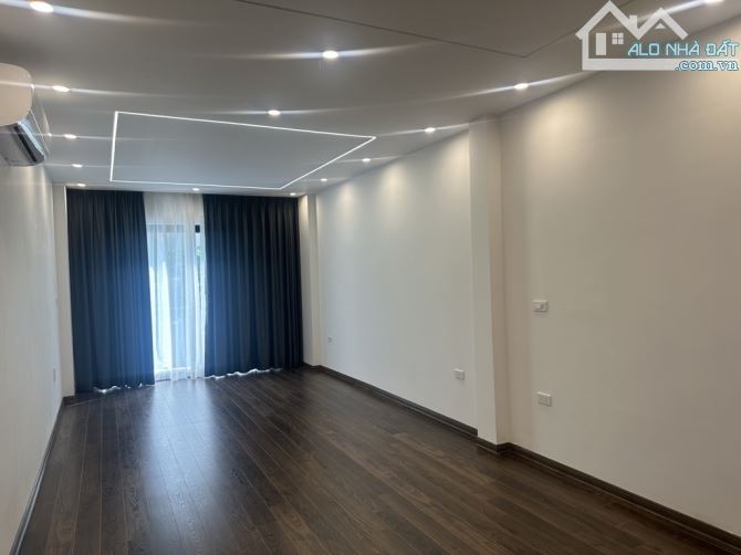 Nhà mặt ngõ phố Tứ Liên: mới đẹp, thang máy, gara về ở ngay: 15.8 tỷ - 2