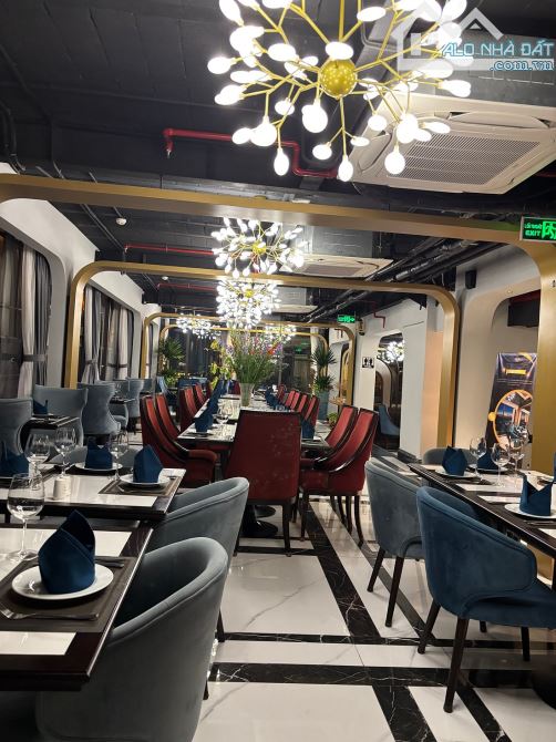 Chủ ngộp Bank giảm 50 Tỷ - Khách Sạn MP Cổ 360m2 x MT 12m - 930 tỷ - cho thuê 50 tỷ/năm