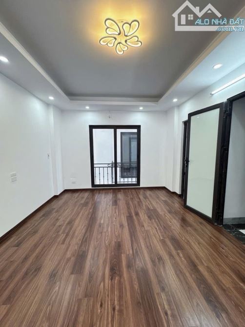 Bán nhà phố thượng thanh 5 tầng ngõ nông oto đỗ gần - 2
