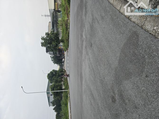 Chủ đang ngộp thở ngân hàng cần bán Ô đất tại sát ngã tư khu đô thị Bảo Long. đường trải n - 2