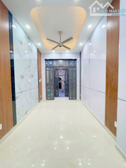 BÁN NHÀ 5 TẤM HẺM 8M MỚI ĐẸP 4PN GIÁP Q1 GẦN ĐẠI HỌC LUẬT GIÁ 5TỈ NHĨNH - 2