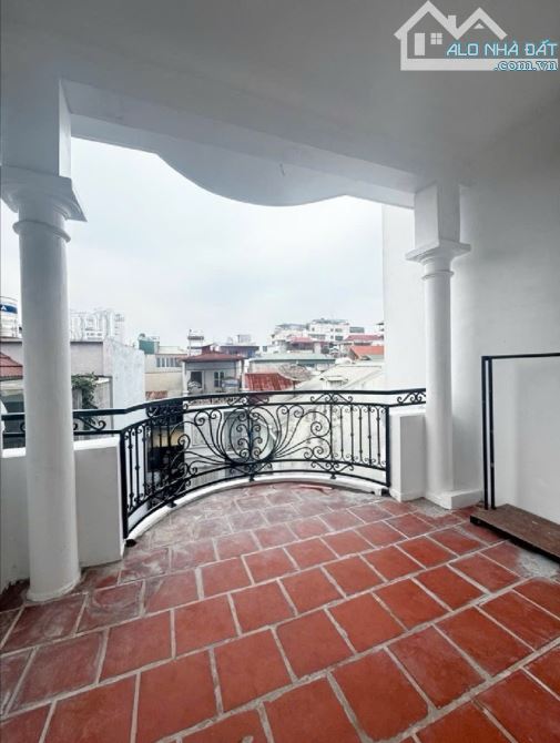 NHÀ MỚI BỒ ĐỀ -NGÕ Ô TÔ -KINH DOANH TỐT -GẦN HỒ -TT LONG BIÊN -DT: 40 M -5 TẦNG -GIÁ : CHỈ - 2