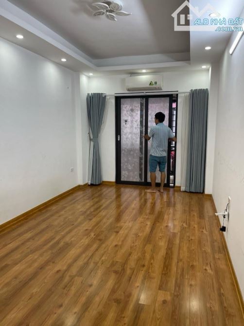 BÁN NHÀ AN DƯƠNG VƯƠNG  - 50M RA Ô TÔ TRÁNH - 30M2 - 6 TẦNG -7.1 TỶ - 2