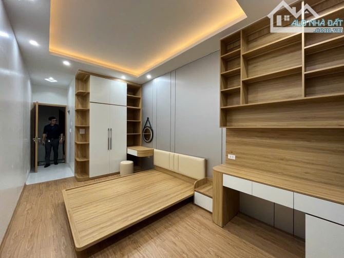 Ngon và hiếm! Bán nhà Đại La - Nhà mới, full nội thất - 30m ra phố - chỉ hơn 5 tỷ.