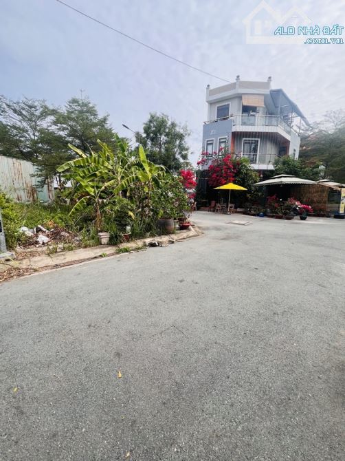 ĐẤT LÔ GÓC 2MT - XDTD - ĐƯỜNG 7M - KDC VEN SÔNG NGUYỄN BÌNH -NHÀ BÈ  - Vị trí : Đất lô góc - 2