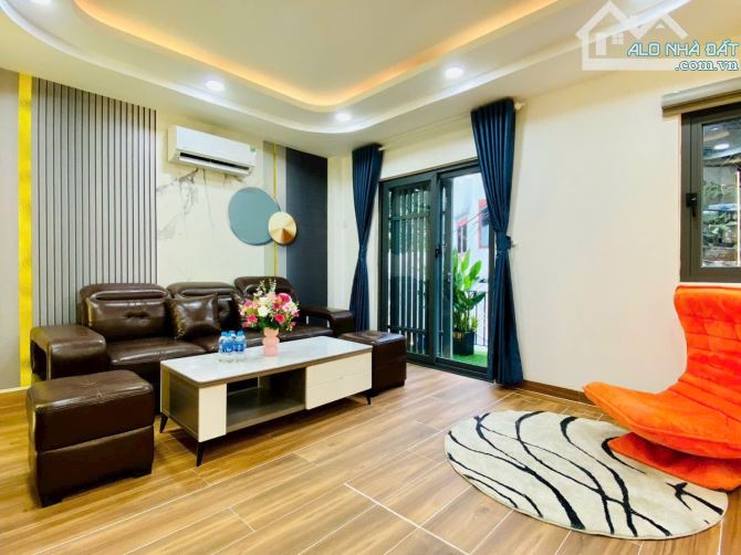 5 TẦNG FULL NỘI THẤT GẦN CHỢ THẠCH ĐÀ - DTS 105m2 - NGANG KHỦNG 7.5m - 5.6 TỶ - 2