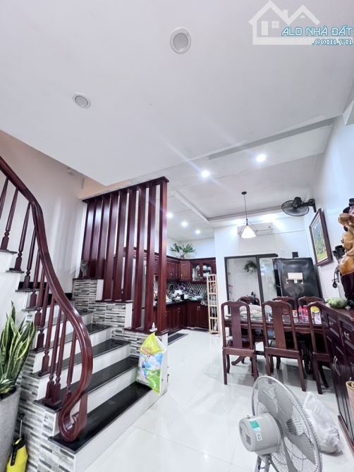 OTO tránh, Phố Ngọc Thuỵ 60m x 3T, chỉ 9,5 tỷ. Có TL - 2