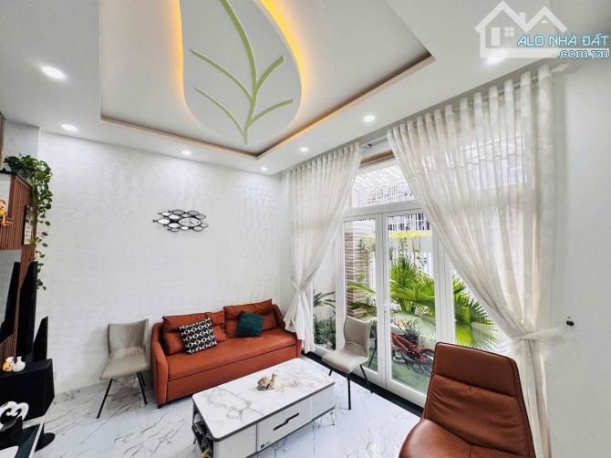 Bán Nhà Đẹp Tâm Huyết Đường Ô Tô Vĩnh Hải - Cách (2/4 100m) - Cách biển ( 700m) - 2