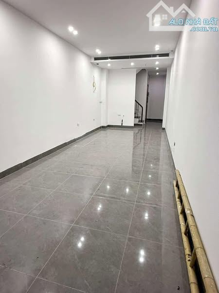 MẶT PHỐ TÂY SƠN 19 TỶ DT 60M MT 4M 4T VỈA HÈ RỘNG THÊNH THANG KINH DOANH MỌI LOẠI HÌNH - 2