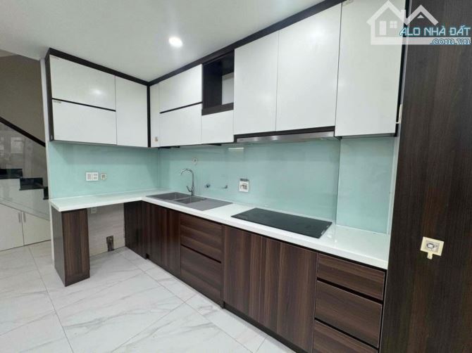 🔥 BÁN GẤP NHÀ 5 TẦNG GIÁP Q.1 - HẺM Ô TÔ - 3 MẶT THOÁNG - 4.5 TỶ! 💥 - 2