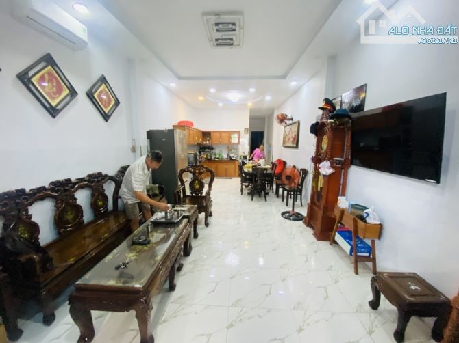 Hxh - Nhà đẹp - kiên cố - 3 tầng – 1 sẹc Lê Văn Thịnh – gần Chợ Cây Xoài - 9.6tỷ - 2