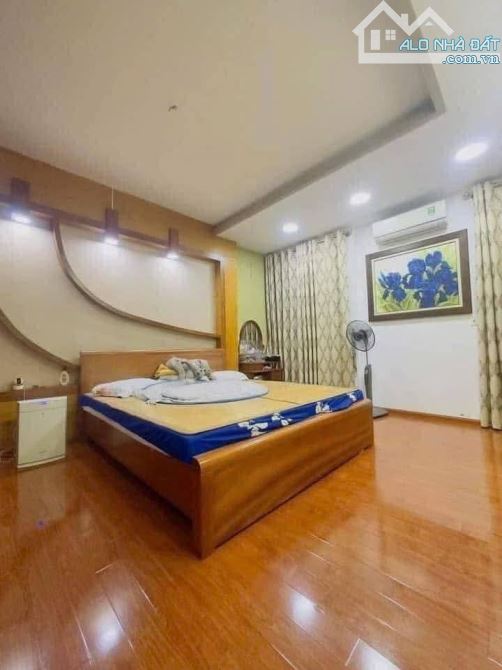 BÁN NHÀ THÁI HÀ, ĐỐNG ĐA. NHÀ ĐẸP DÂN XÂY. 2 MẶT NGÕ, Ô TÔ 7 CHỖ VÀO NHÀ. - 2