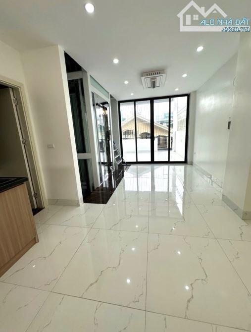 BÁN NHÀ PHÂN LÔ- Ô TÔ TRÁNH - HOÀNG QUỐC VIỆT - 60M2 - 7 TẦNG THANG MÁY - 5.2M MT - 25 TỶ - 2