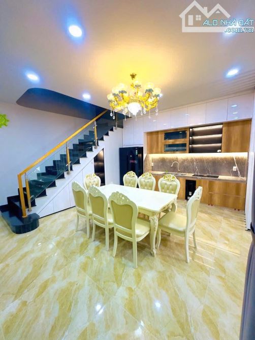 Bán Nhà Đẹp Gần Sân Bay, 6x20m, 120m2, 3 Tầng, Full Nội Thất, Chỉ 21 Tỷ - 2